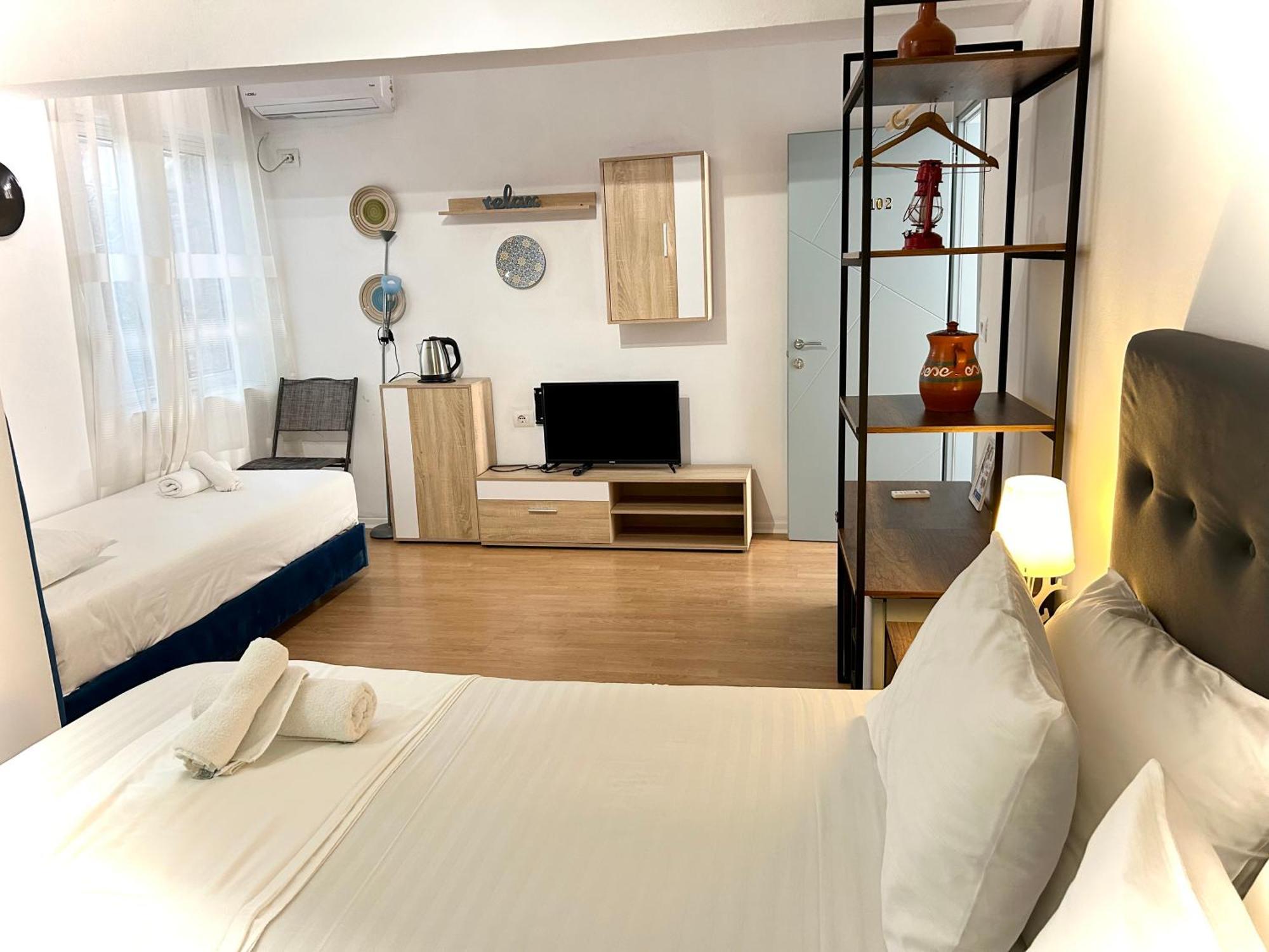 Budget Retreat Tirana & Studios מראה חיצוני תמונה
