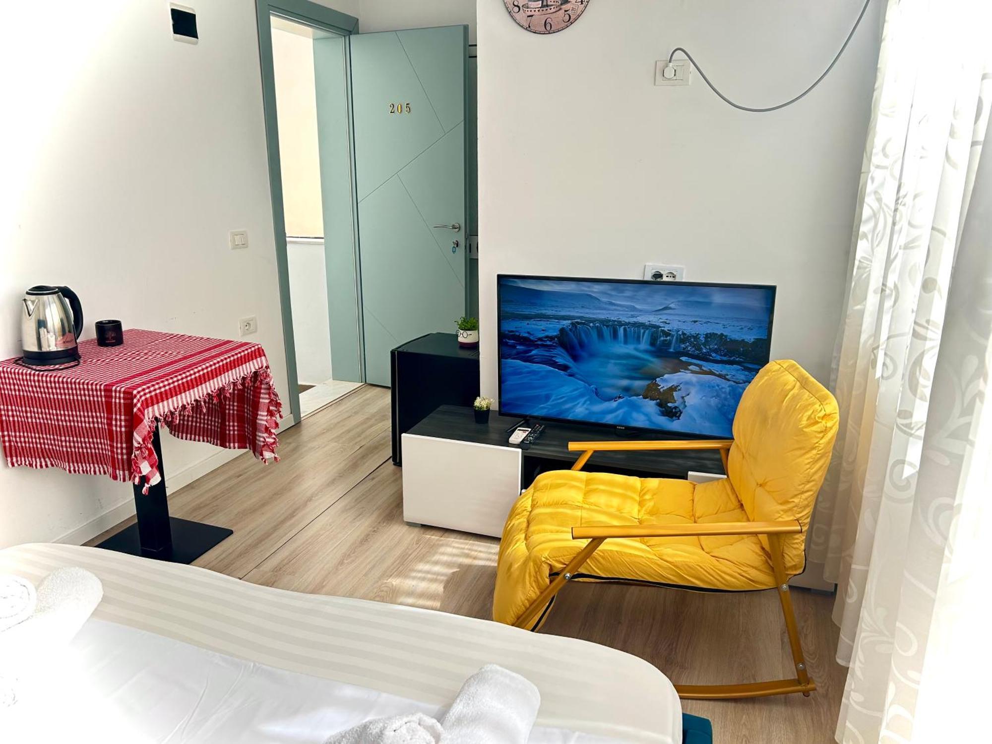 Budget Retreat Tirana & Studios מראה חיצוני תמונה